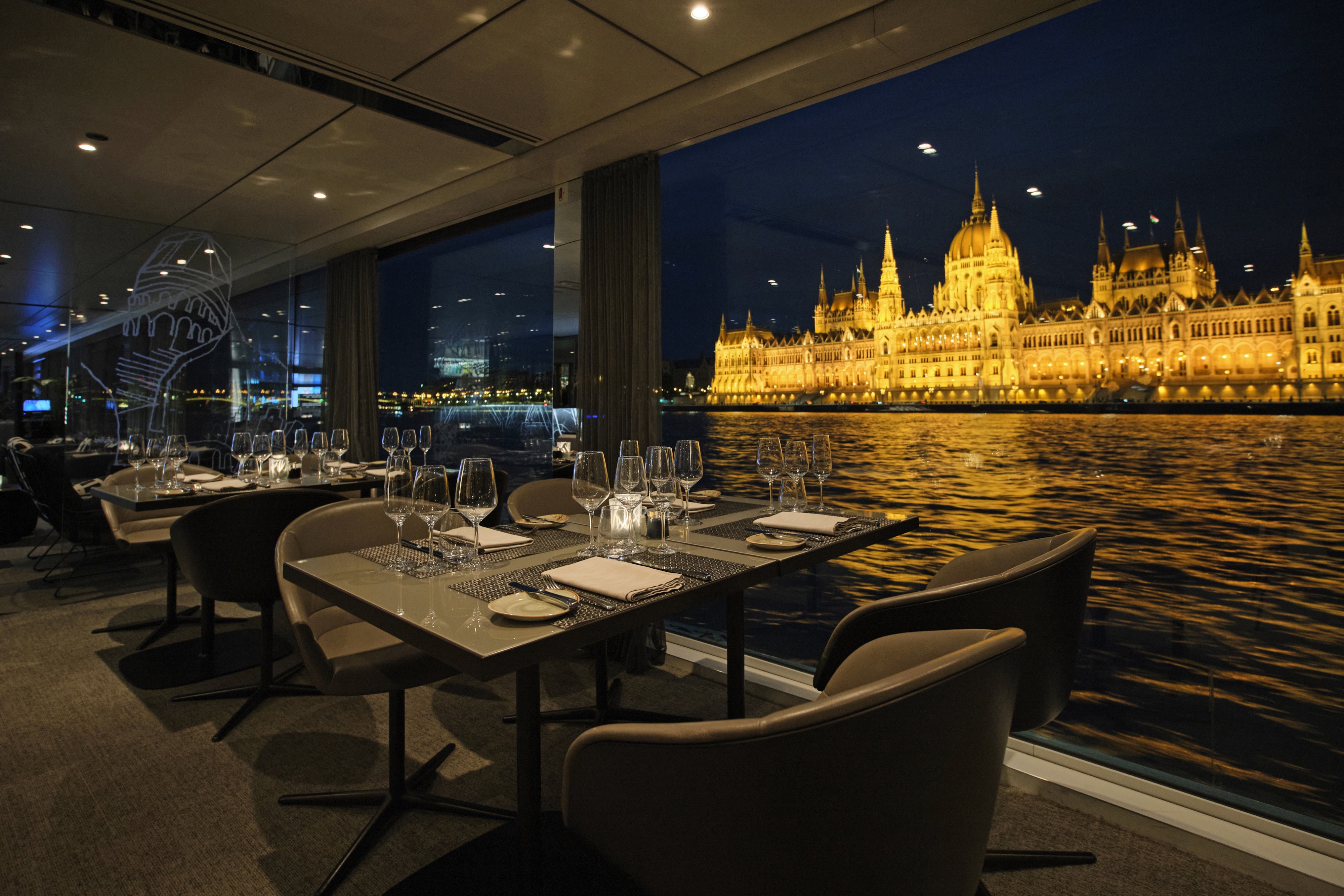 Scenic Amber - Portobellos